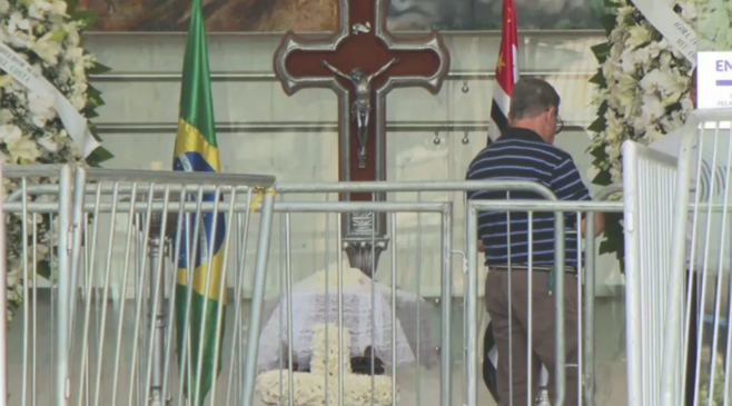A cantora morreu aos 77 anos