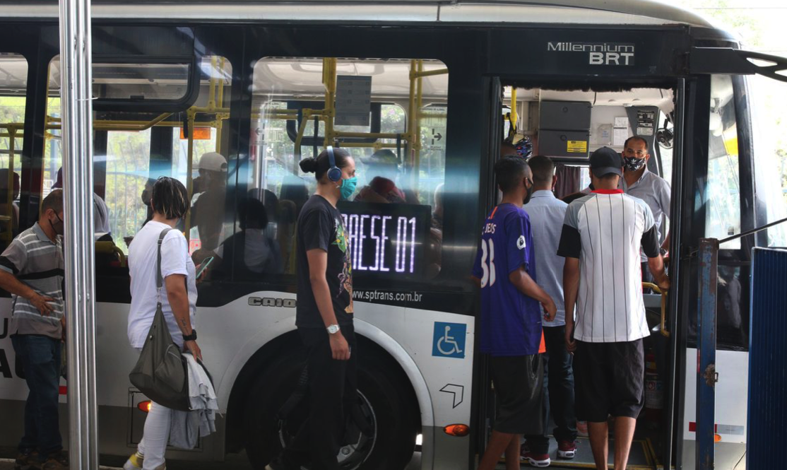Máscaras deixam de ser obrigatórias nos ônibus da Capital