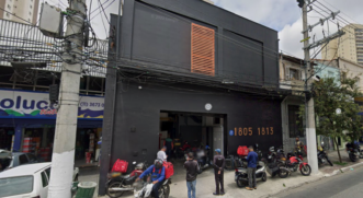 O surgimento de "dark kitchens" em bairros residenciais de São Paulo tem causado transtornos significativos para os moradores locais