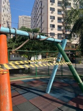 Segundo a Prefeitura de Guarujá, a Administração Municipal gasta, em média, cerca de R$ 600 mil por ano com reparos de bens públicos