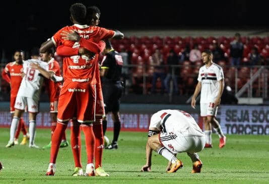 São Paulo perde e é vaiado em casa