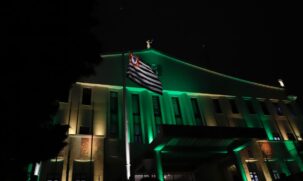 Iluminação em homenagem a Pelé