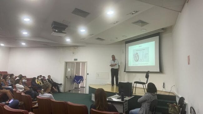 Médicos da rede municipal de Taboão da Serra compareceram a evento com foco na Sustentabilidade do Sistema Público de Saúde em 25/11.