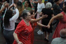 Com tema "Nos Tempos da Brilhantina", Melhor Idade de Taboão da Serra lotou o Cemur durante baile.