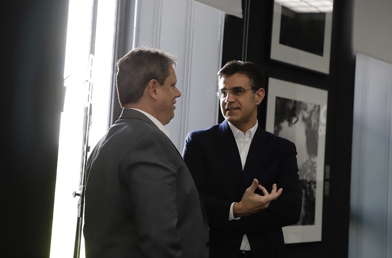 A atual gestão da pasta da Educação no Governo paulista (PSDB) afirmou que o contrato é resultado de uma licitação iniciada em maio