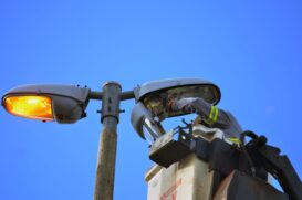 As lâmpadas de LED são mais econômicas e garantem maior eficiência na iluminação pública da cidade