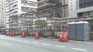 Estrutura do palco começa a tomar forma