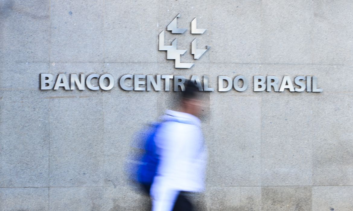Copom também informou em seu comunicado oficial que o ritmo de redução na taxa Selic deverá ser mantido em seus próximos encontros, por conta da volatilidade do cenário externo e os riscos relacionados com a inflação