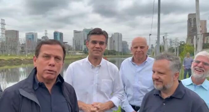 João Doria, ao lado de Rodrigo Garcia, diz que rio Pinheiros está despoluído