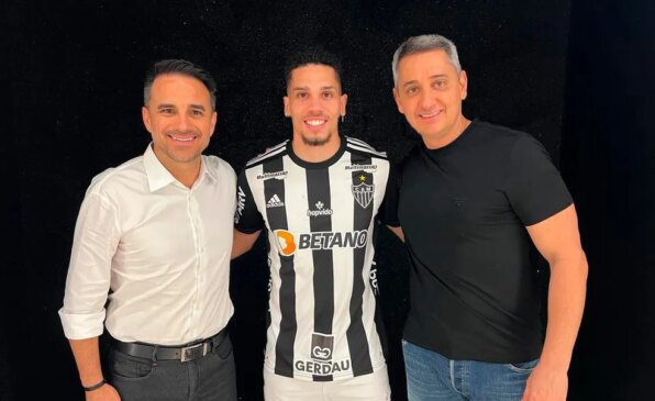 Paulinho deixa o Leverkusen e é o novo reforço do Galo