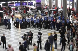 Greve de comissários e pilotos causa transtornos no aeroporto de Congonha
