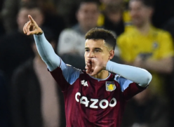 Coutinho comemora seu gol pelo Aston Villa contra o Leeds United