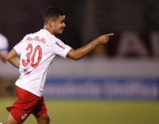 Miguel comemora gol marcado para o Bragantino contra a Ferroviária