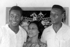 Pelé, sua mãe, Celeste, e o pai, Dondinho