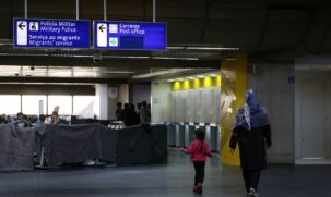 A responsabilidade de acompanhamento é da Agência Nacional de Vigilância Sanitária (Anvisa), já que o aeroporto internacional é de concessão federal