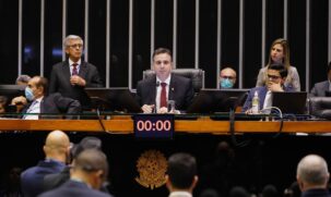 Um novo racha afeta a base política associada ao ex-presidente Jair Bolsonaro (PL)
