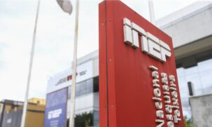 As informações disponibilizadas são apresentadas por meio de gráficos, tabelas e mapas
