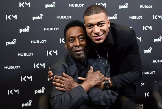 'Orem pelo Rei', escreveu Mbappé