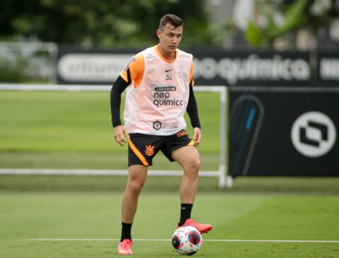 Lucas Piton, lateral-esquerdo do Corinthians, está de saída pra o Vasco