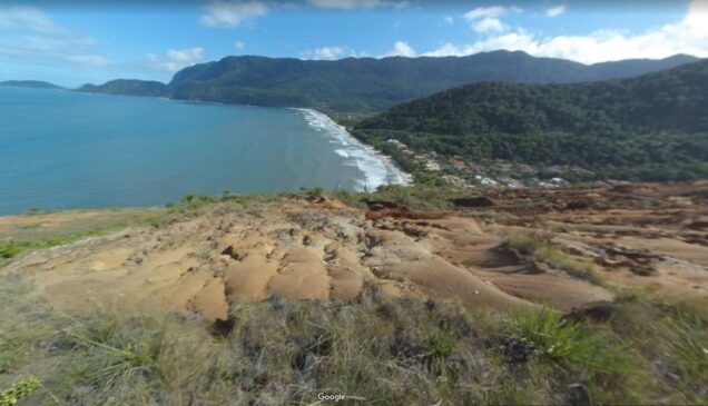 As propriedades estão localizadas na Praia de Guaecá, na cidade de São Sebastião