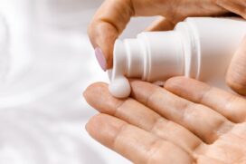 A dermatologista orienta que todos fiquem sempre atentos aos sinais que possam aparecer na sua pele