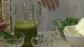 Nutricionista ensina receita de suco detox, após ceia de Natal