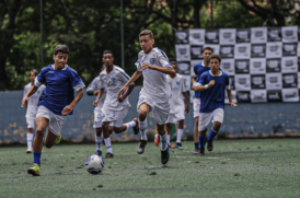 Equipes campeãs comemorando o título da Taça Semel de Futebol 2022