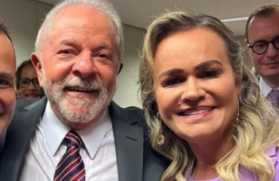 Daniela do Waguinho (dir.) durante a diplomação do presidente eleito Lula