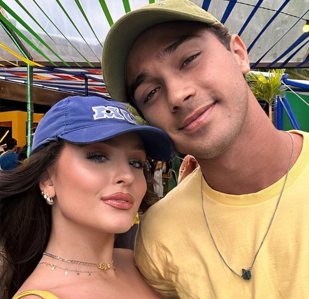 A atriz Larissa Manoela e seu marido André Luiz Frambach.