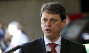 Uma pessoa próxima do governador disse que a notícia da ausência dele "pegou mal", diante da gravidade dos episódios de ontem que serão tratados no encontro com o petista