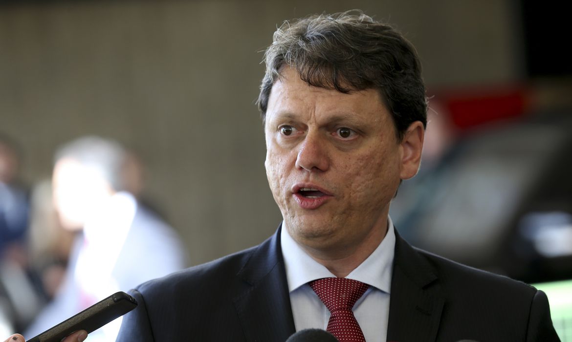 Uma pessoa próxima do governador disse que a notícia da ausência dele "pegou mal", diante da gravidade dos episódios de ontem que serão tratados no encontro com o petista