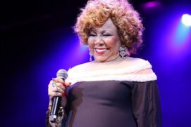 Alcione canta grandes sucessos em SP neste sábado