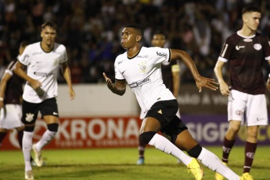 O Corinthians, em uma partida bastante complicada, conseguiu passar para a próxima fase do torneio. Wesley, já perto dos minutos finais, fez o único gol da partida contra o Comercial-SP