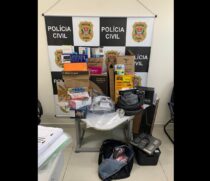 Agentes apreenderam produtos eletrônicos relacionados com a investigação em curso