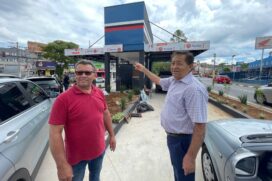 Durante a visita, Aprígio conversou com comerciantes e munícipes da região
