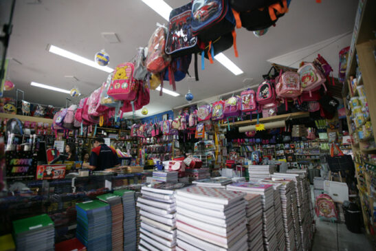 Pais devem procurar altrnativas para economizar na compra do material escolar