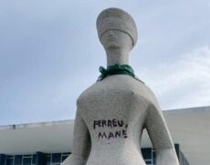 Militantes bolsonaristas que invadiram neste domingo (8) o Palácio do Planalto, o Congresso Nacional e o STF