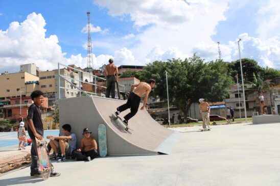 A nova pista de skate conta com cinco módulos, que foram dispostos para a realização das manobras. Foi construída em chapa de ferro, estrutura metálica e madeirite naval