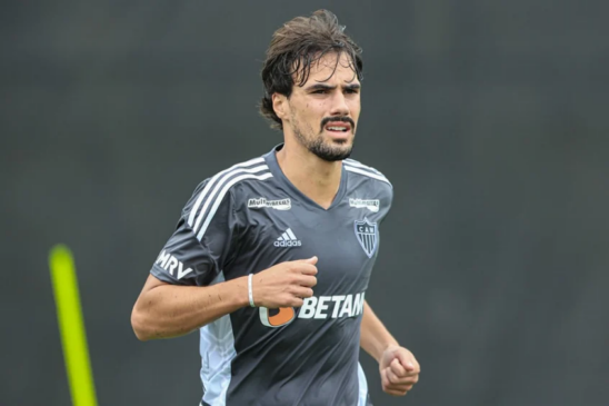 O jogador de 23 anos foi revelado pelo São Paulo e chega à Cidade do Galo sem custos.