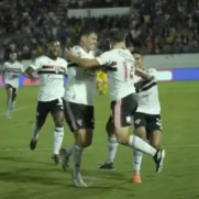 São Paulo vence e garante sua primeira vitória em 2023