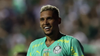 Rafael Navarro faz um dos gols do Palmeiras