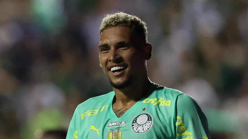 Rafael Navarro faz um dos gols do Palmeiras