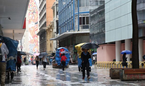 Chuvas causam danos em SP