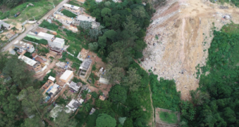 A imagem mostra, segundo o portal 'g1', a devastação da Mata Atlântica na cidade de São Paulo, no Jardim Ângela, na zona sul, em foto tirada em fevereiro de 2019