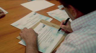 Primeiros certificados do Família Acolhedora de Taboão da Serra são entregues