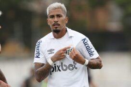 Ivonei marcou o segundo gol do Santos