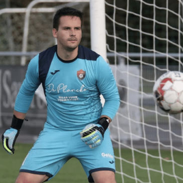 O goleiro Arne Espeel, 25, morreu após defesa
