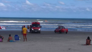 Assim que foi dado como desaparecido no mar, o helicóptero águia foi acionado para ajudar nas buscas, mas o adolescente não foi encontrado durante a operação