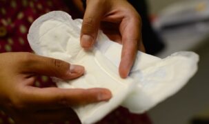 a pobreza menstrual atinge ainda mais as pessoas que vivem abaixo da linha da pobreza, em situação de risco e vulnerabilidade.