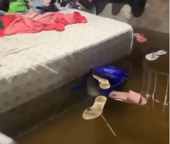 Moradores do Jardim Castelo, em Santos, sofreram com alagamentos